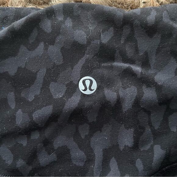 Lululemon Align Crop 21” – Formation Camo Deep Coal Multi, Size 2 - Picture 5 of 7
